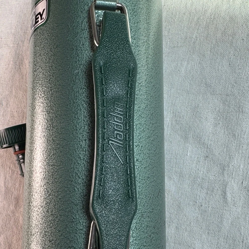 Vintage Aladdin Stanley Hammertone Green Insulated Thermos with Silver Accents - Picture 3 of 15